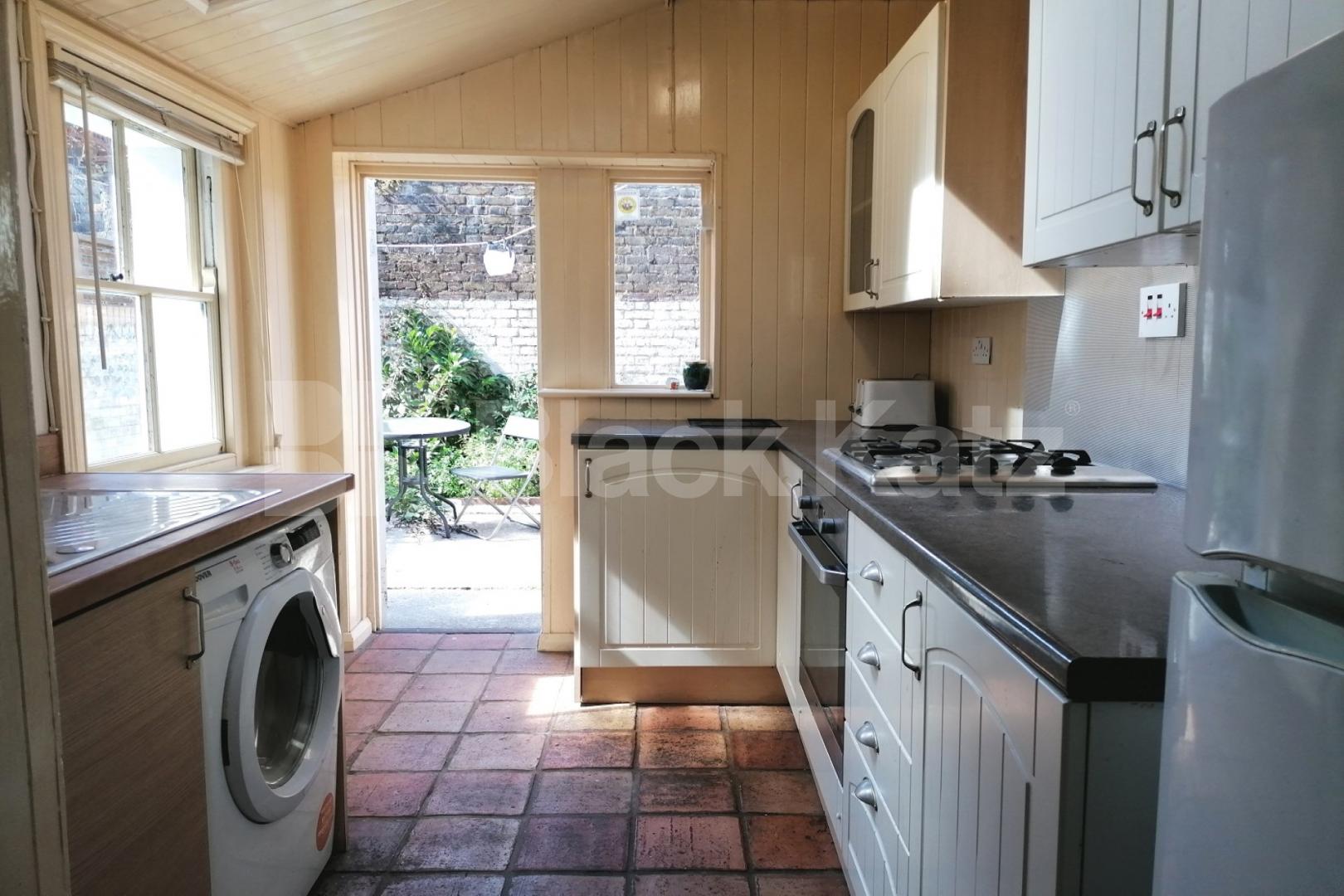 Georgian house,two bathrooms, charming patio garden & highly desirable address  Henshaw Street, Elephant and Castle/Borough